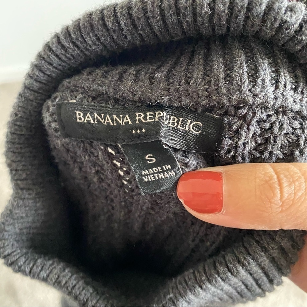 Banana Republic Women's Gray Cable Knit Sweater Size Small - Picture 2 of 6